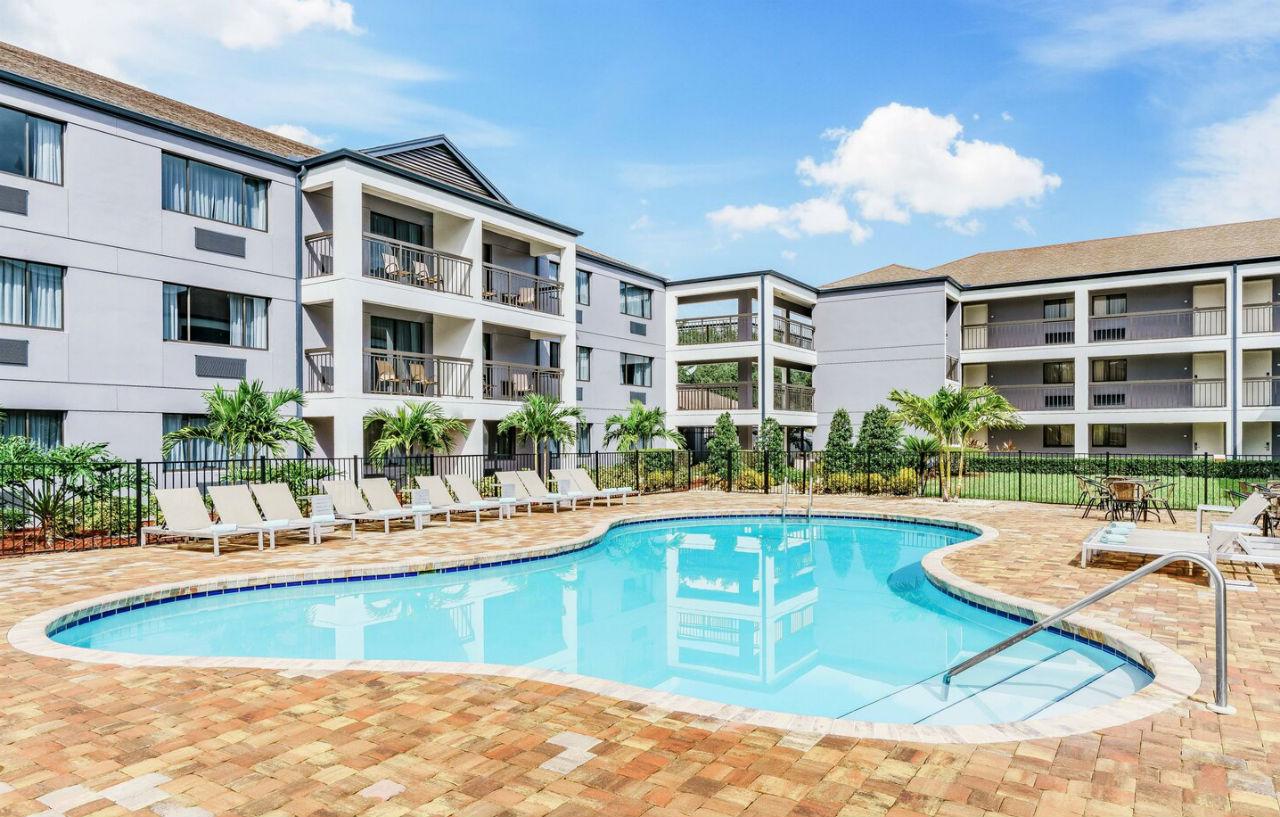 Courtyard By Marriott Orlando Lake Buena Vista At Vista Centre Exteriör bild