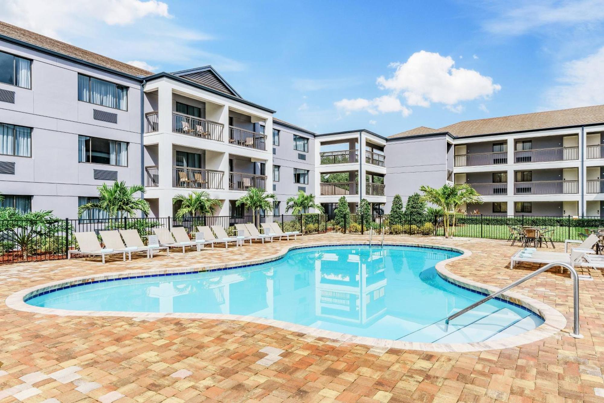 Courtyard By Marriott Orlando Lake Buena Vista At Vista Centre Exteriör bild