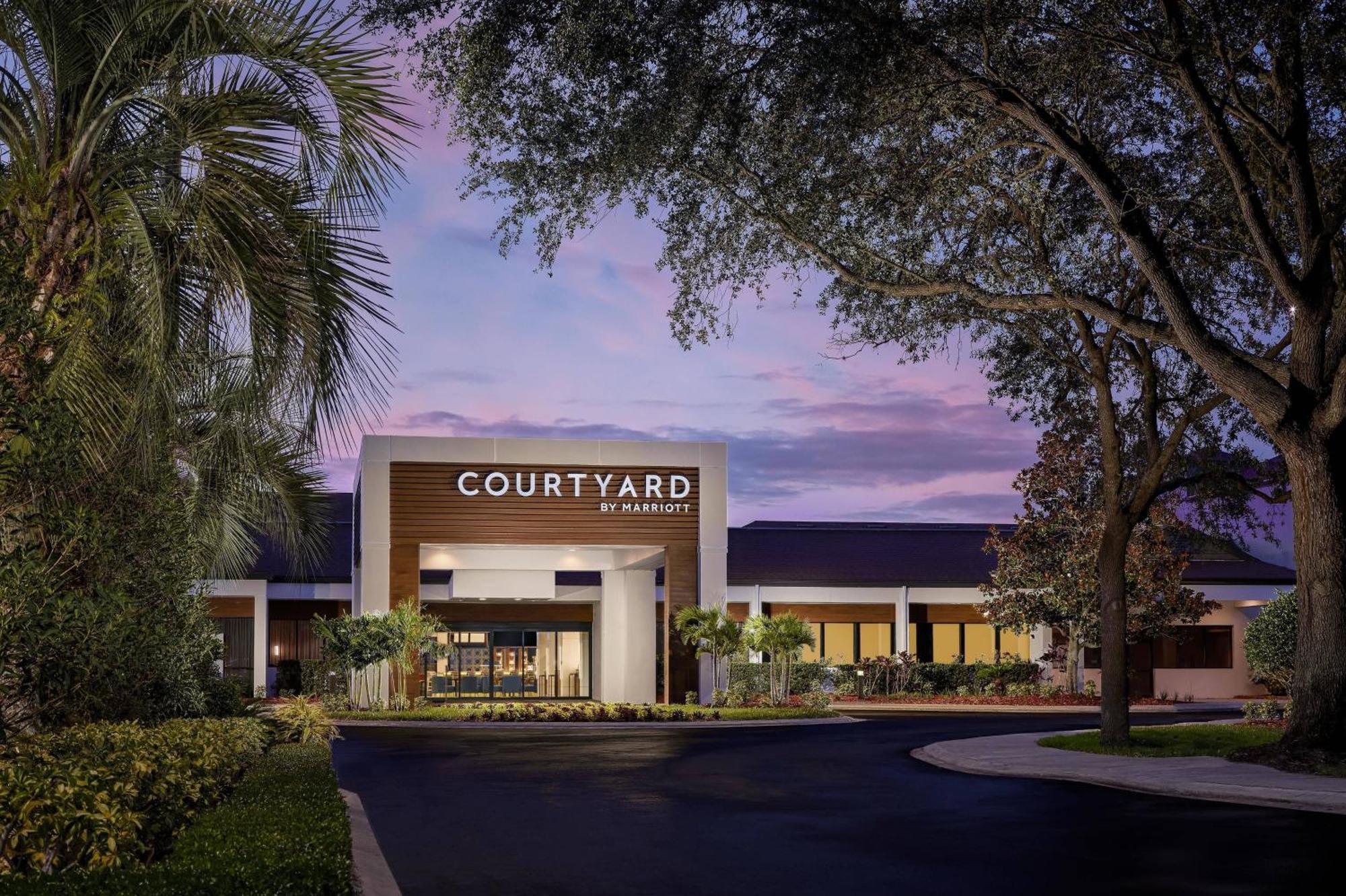 Courtyard By Marriott Orlando Lake Buena Vista At Vista Centre Exteriör bild